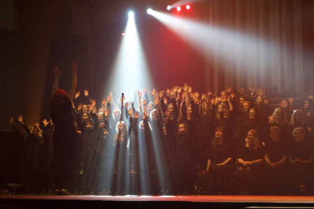 MISSIONS GOTTESDIENST 

Herzliche Einladung zum Gottesdienst am Sonntag, den 26.7.2026 in der EFG Hüttenberg. Mit dem Schwerpunkt „Mission“ wird es in diesem Gottesdienst Rückblicke, Überblicke und Ausblicke geben - also das, was wir euch über Instagram immer als Video filmen, gibt es jetzt ganz persönlich in einem Gottesdienst. 
Kommt gerne vorbei, um nicht nur Predigt, Musik, Snacks und Gemeinschaft in der Gemeinde zu genießen, sondern auch spannende Einblicke in die Vereinsarbeit zu bekommen! 😍

#gottesdienst #mission #verein #gemeinschaft #solideogloria