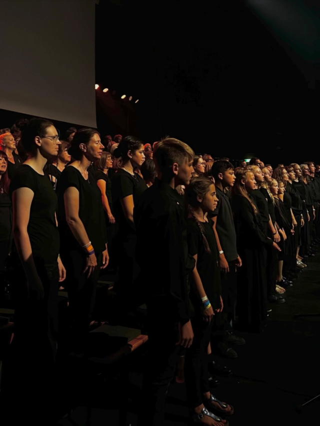 BAD BLANKENBURG 

Während der diesjährigen 130. Allianzkonferenz in Bad Blankenburg durften wir das Paul & Gretel Musical zweimal in der Stadthalle vor begeistertem Publikum aufführen. Das Konferenzthema „Hiob“ passte natürlich sehr gut zu den Herausforderungen, die auch im Musical dargestellt werden. Mit großer Freude und viel Segen erlebten wir wieder tolle Gemeinschaft und auch Bewahrung, besonders auf der Rückfahrt. Wir sind sehr dankbar für die vergangenen Tage!

#konzert #paulundgretel #konferenz #hiob #begeistert