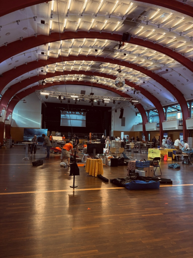 P&G KONZERT 

Ready für eine spontane Aktion? 
Jetzt hättest du noch 4h Zeit nach Bad Blankenburg zu fahren!😉
Denn in wenigen Stunden starten wir das erste Konzert von Paul & Gretel- kein Märchen!!!
Nach einem guten Aufbau in den letzten Tagen sind wir jetzt bereit, einer vollen Halle die Geschichte von Paul und Gretel zu erzählen. 
Deshalb: 
Hol dir jetzt noch ein Ticket!!
Den Link dazu findest du in der Biografie & in der aktuellen Story! 
🎫 

Letzte Chance!!

#chance #musical #spontan #aufbau #reise